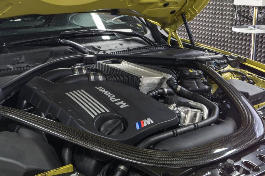 Моторный отсек BMW M4 Coupe 3.0 Bi-Turbo by Mcchip-DKR 2016 года  (фото 12 из 12)